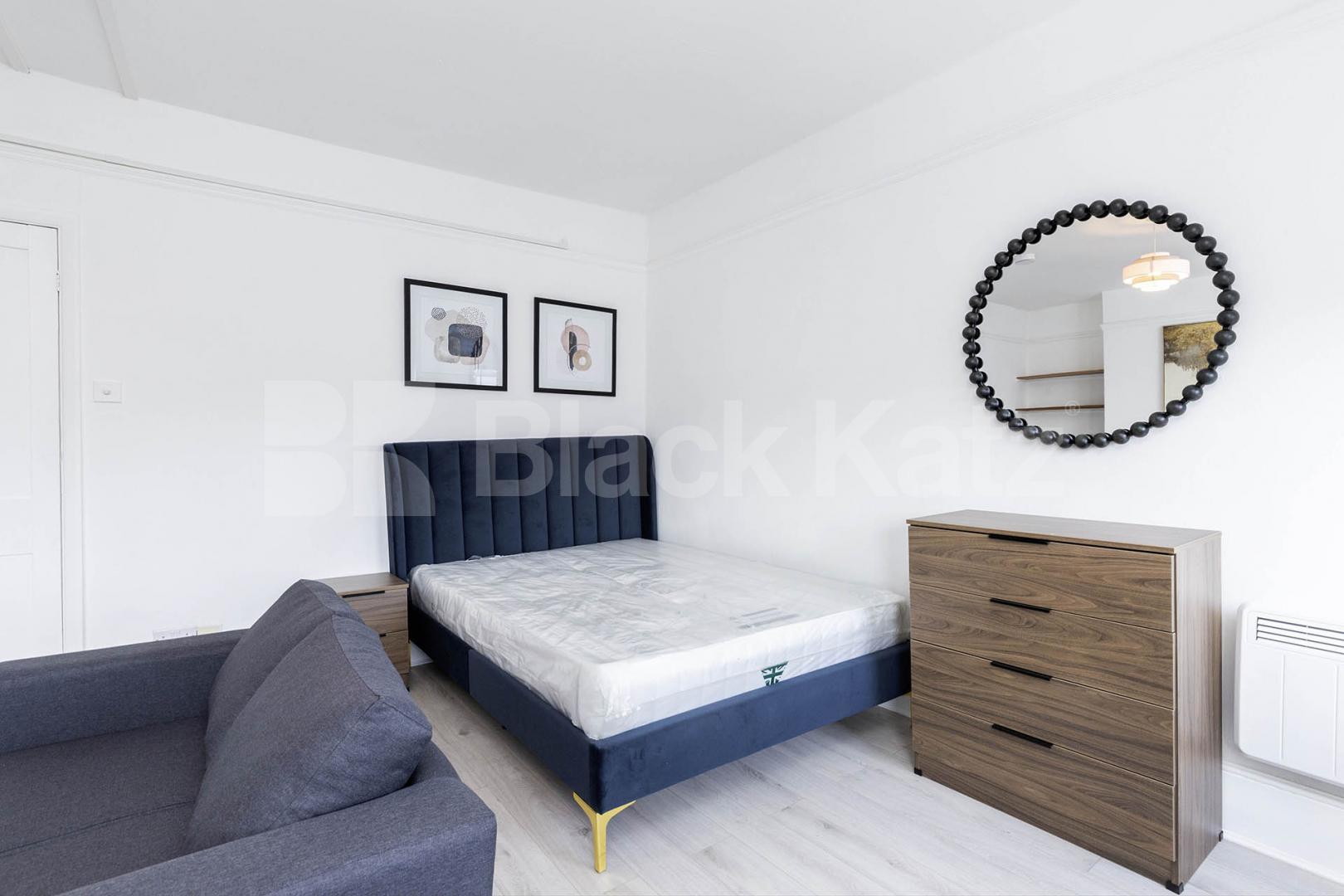 Recently refurbished spacious studio in an amazing loaction York Mews, Kentish Town